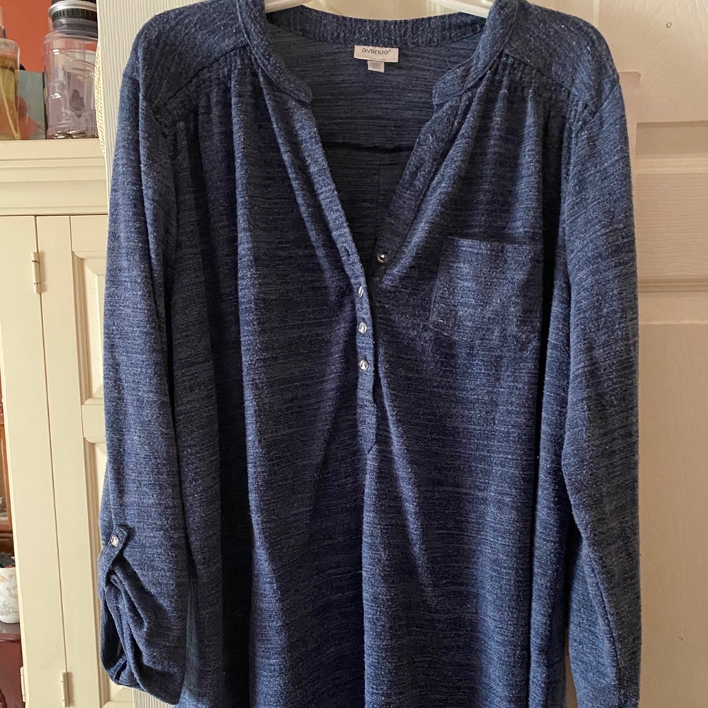 Avenue V neck top